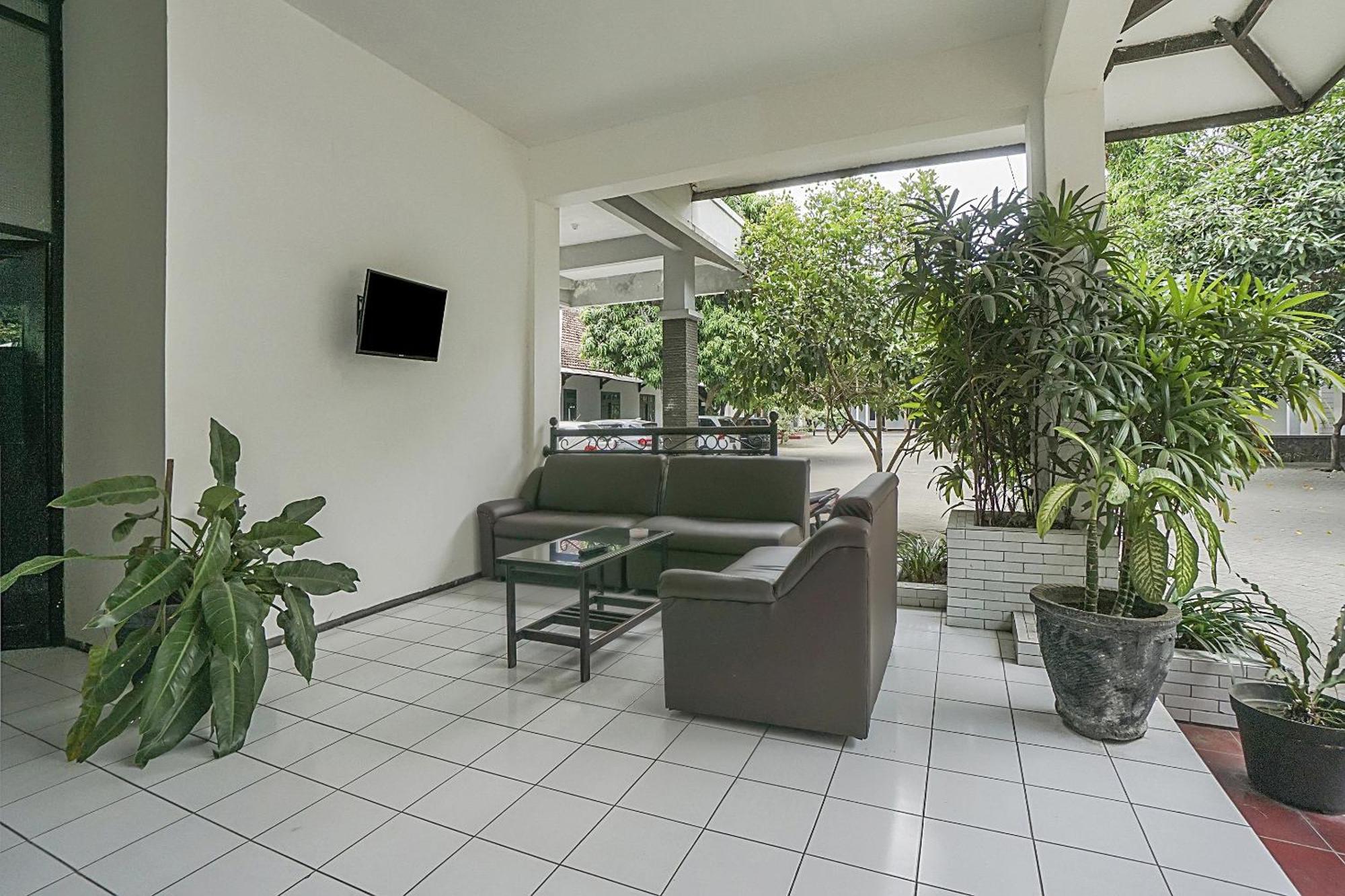 Oyo Life 90589 Palem Garden Hotel تولونغاغونغْ المظهر الخارجي الصورة