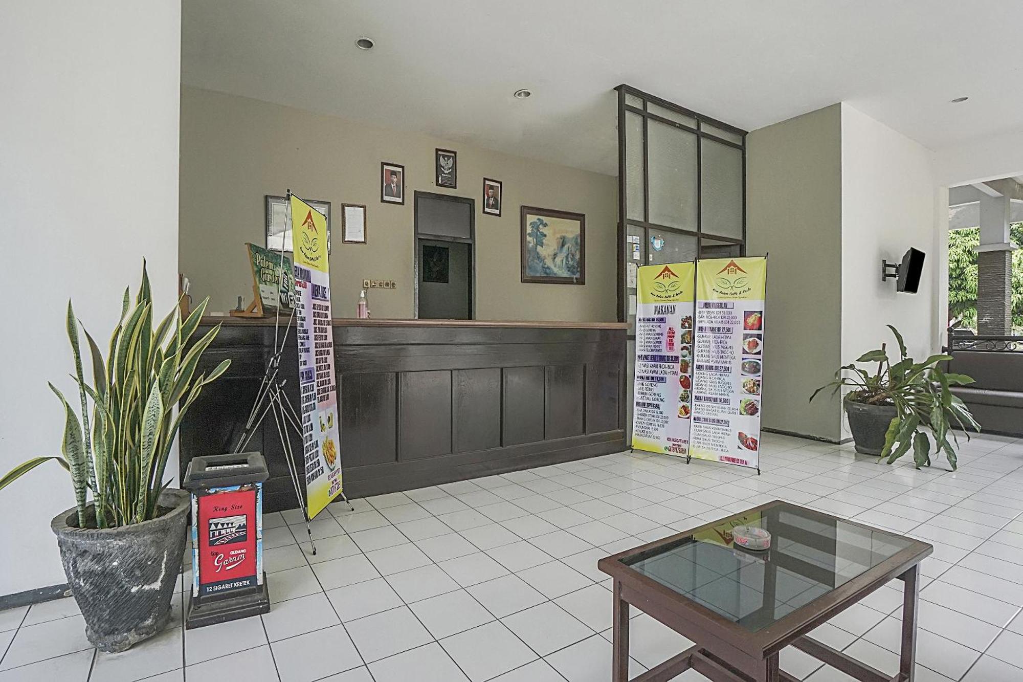 Oyo Life 90589 Palem Garden Hotel تولونغاغونغْ المظهر الخارجي الصورة