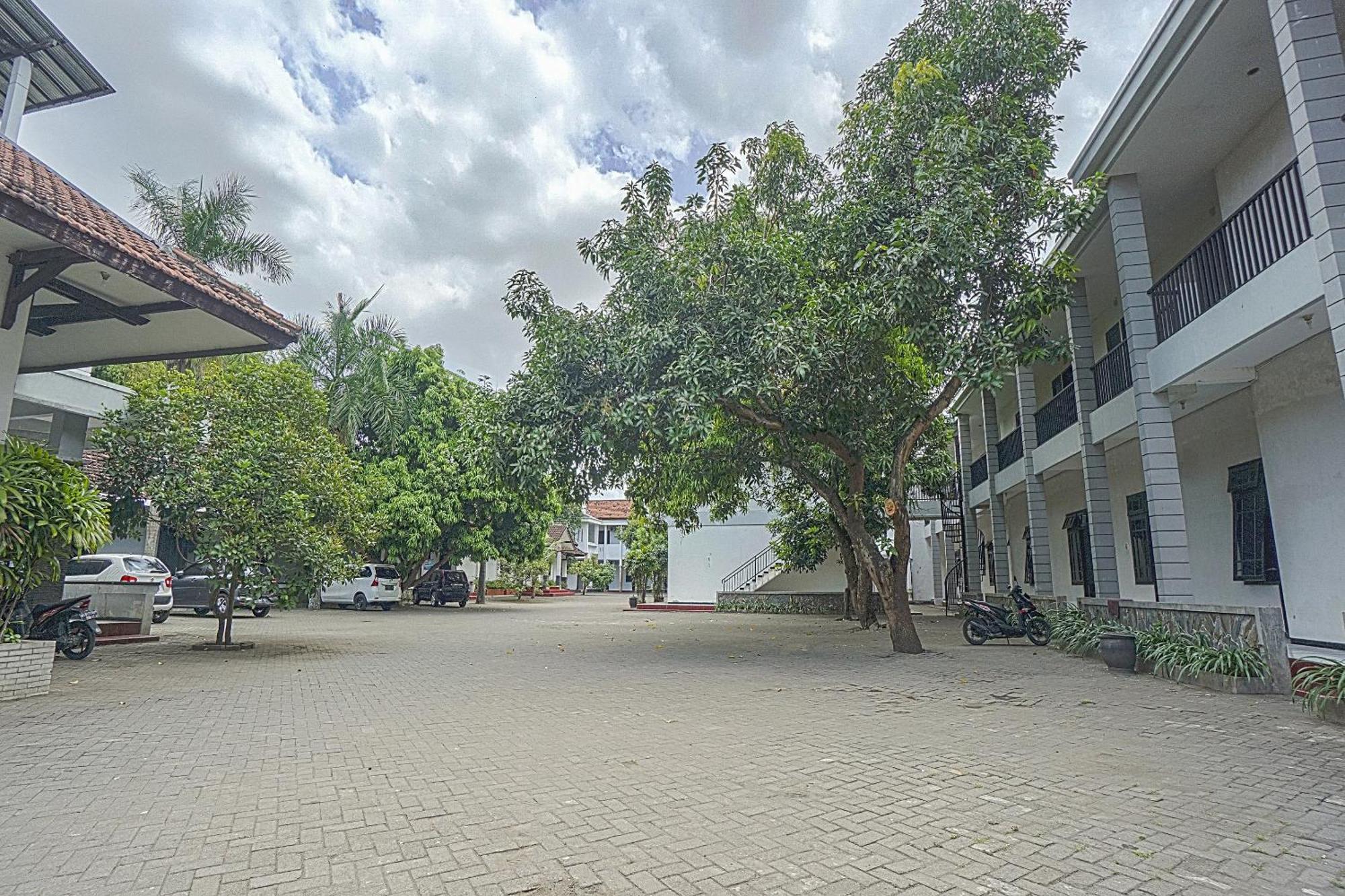 Oyo Life 90589 Palem Garden Hotel تولونغاغونغْ المظهر الخارجي الصورة