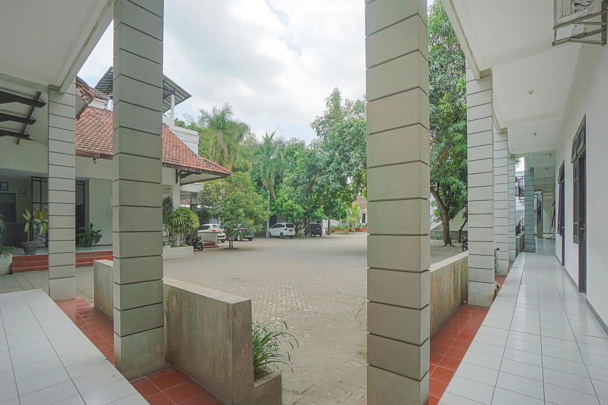 Oyo Life 90589 Palem Garden Hotel تولونغاغونغْ المظهر الخارجي الصورة